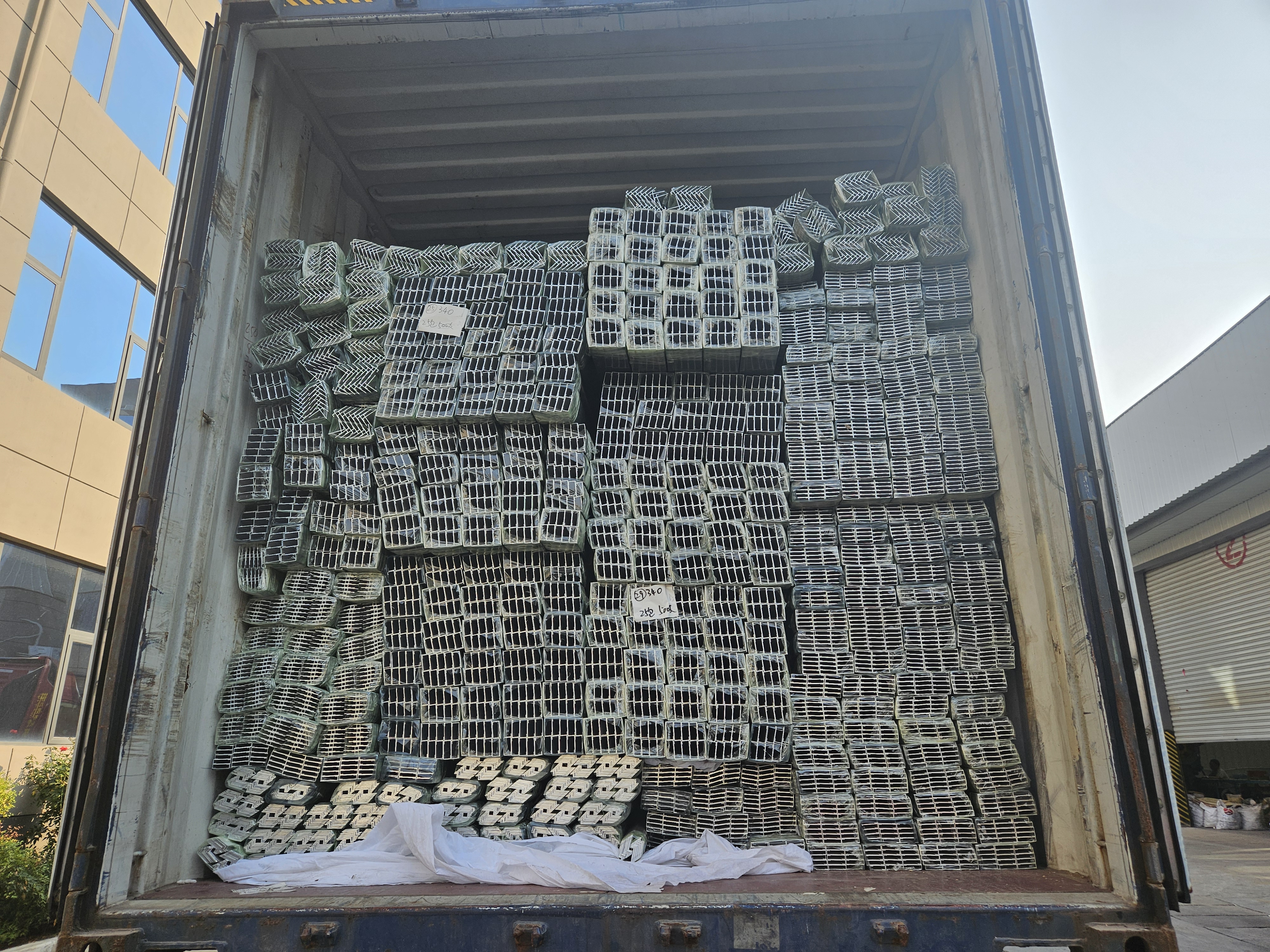 advantages of using aluminum profiles in fish food dispensers