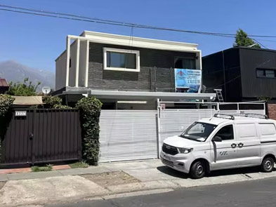 customized aluminum profiles in modern courtyard renovation