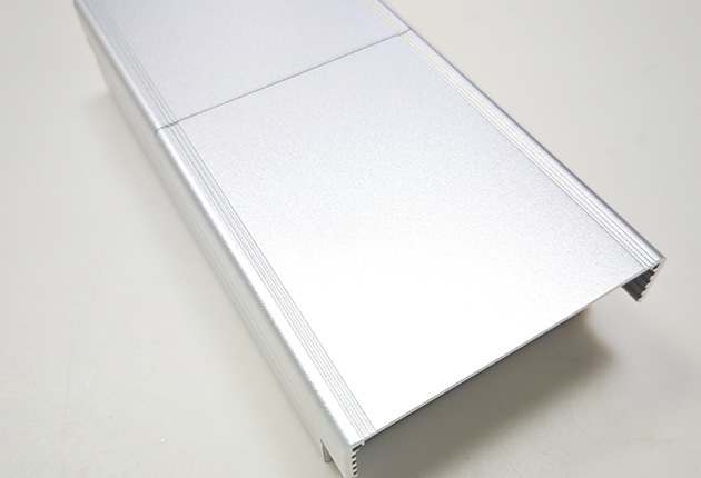 Durable silver anodized aluminum profile with smooth finish