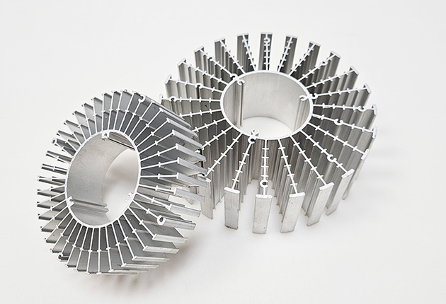 Sunflower-shaped aluminum heatsink with radial fins for electronic cooling